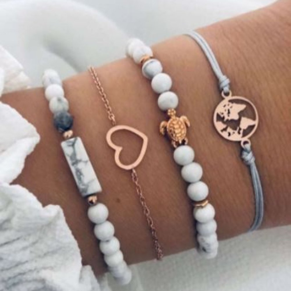 4 Pieces charm bracelet - New Unused no tags